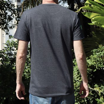 Vista de costas da camiseta da Lumikit