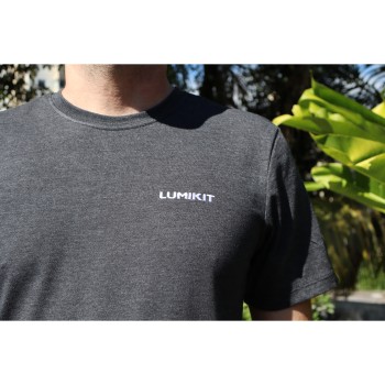 Vista frontal da camiseta da Lumikit