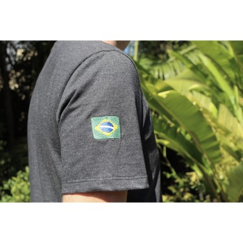 Vista lateral da camiseta da Lumikit